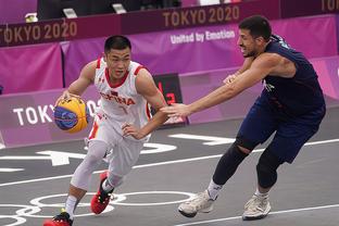 内维尔：萨拉赫做法不对，C罗在曼联曾做过类似事让我很不满（内维尔批评萨拉赫行为不当：C罗在曼联时的相似举动也曾令我不满）