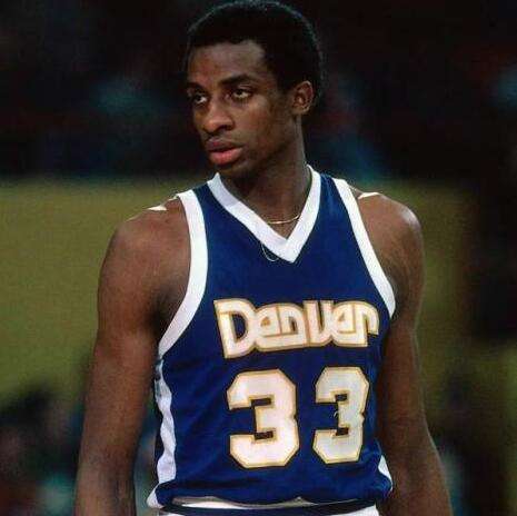 欧冠本周最佳阵容：马杜埃凯、孔德、格林伍德、卡尔在列（欧冠本周最佳阵容出炉：马杜埃凯、孔德、格林伍德、卡尔入选）