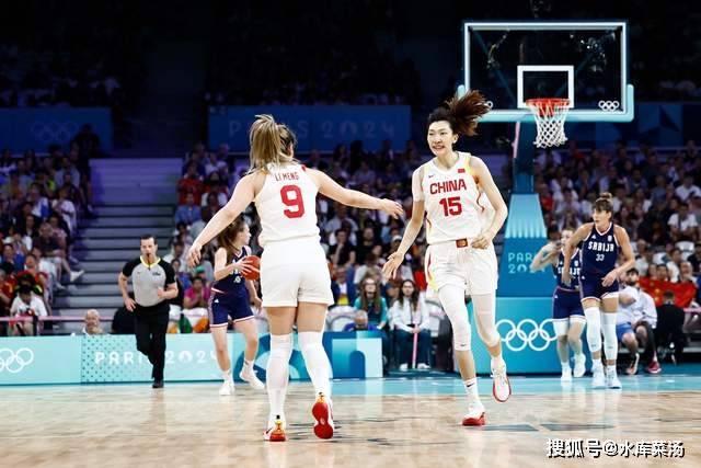 名宿：阿克利乌什须谨慎选下家，枪手巴黎多特都可能签他（名宿劝阿克利乌什慎选新东家：阿森纳、巴黎与多特皆可能出手）