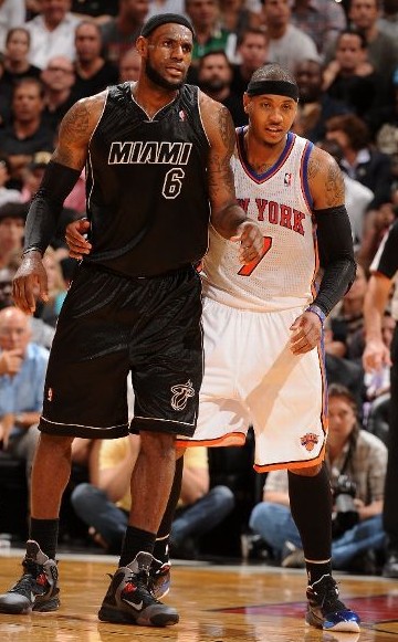 独领风骚，目前欧冠前8球队英超占4席，其余四大联赛各出1队（欧冠八强英超占据半壁江山，其余四大联赛各仅一队晋级）