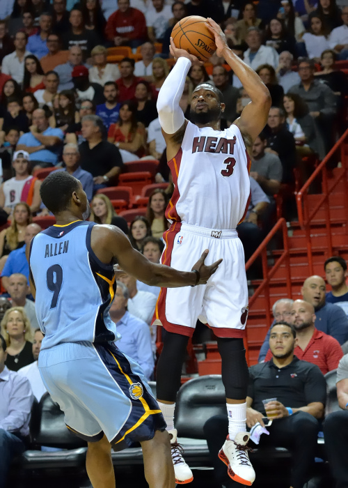 CBA：福建队绝杀北控 球迷沸腾（CBA：福建压哨绝杀北控，球迷狂欢）