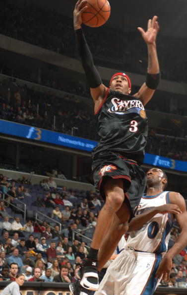 森林狼vs马刺前瞻：爱德华兹PK福克斯，两队皆欲取得连胜（森林狼对阵马刺前瞻：爱德华兹迎战福克斯，双方力争延续胜势）