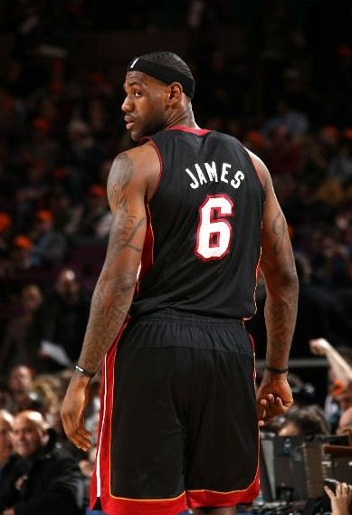 那不勒斯vs尤文图斯前瞻：那不勒斯伤兵满营 主场难擒斑马（前瞻：那不勒斯伤病潮来袭，主场拿下尤文不易）