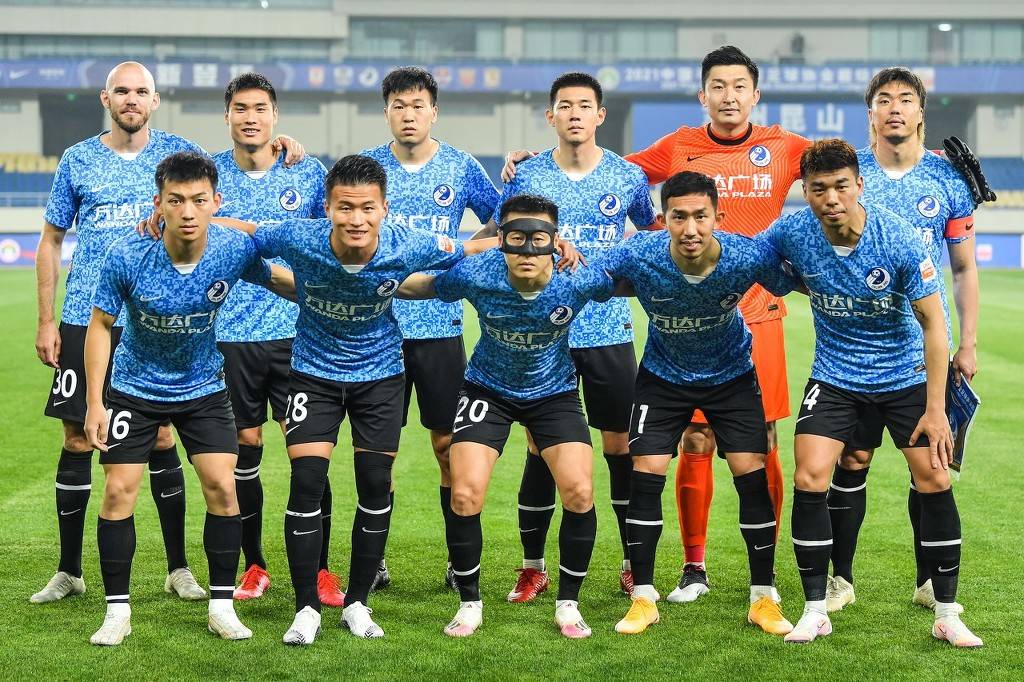 本菲卡旧将路易松晒照说在学习，照片显示他问AI足球总监职责