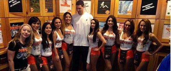 又进球！卡尔全场数据：5射3正进1球，送出3次关键传球（再破门！卡尔全场5次射门3次射正斩获1球，并送出3次关键传球）