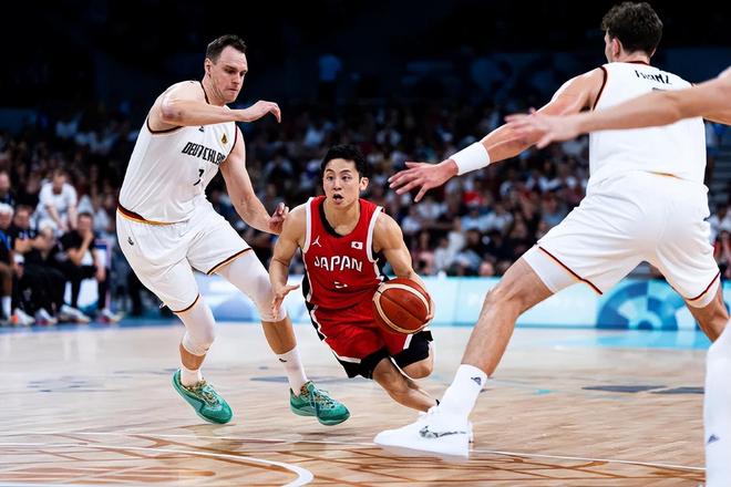 媒体人：赛事传播损失很大！央视每日仅转1场CBA比赛（媒体人：赛事传播受损严重，央视每天仅播一场CBA）